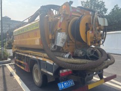 永修阳台地漏积水发臭，自己通不开该找谁解决？