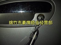 绵竹停车在写字楼楼下，钥匙锁车内，开锁师傅上门开汽车锁快吗？